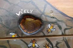 včely